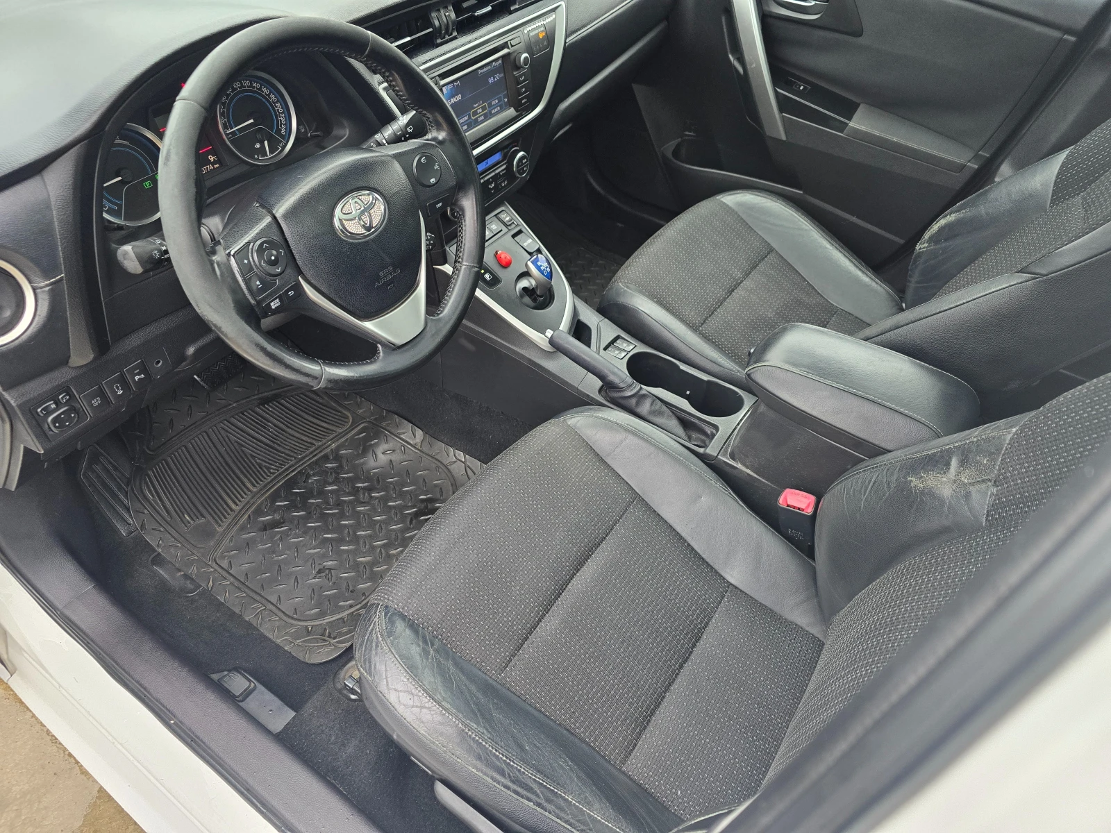 Toyota Auris 1.8HYBRID | Mobile.bg — изображение 9