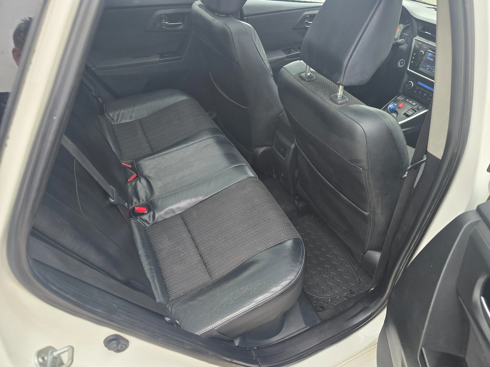 Toyota Auris 1.8HYBRID | Mobile.bg — изображение 12