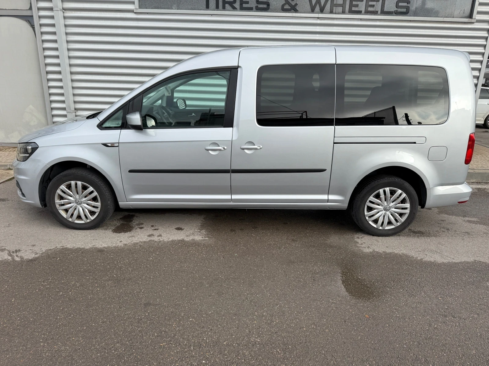 VW Caddy Maxi+ 7места+ 1собственик+ Euro6B - изображение 2