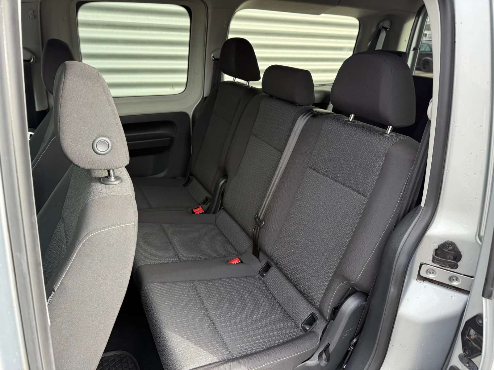 VW Caddy Maxi+ 7места+ 1собственик+ Euro6B - изображение 8