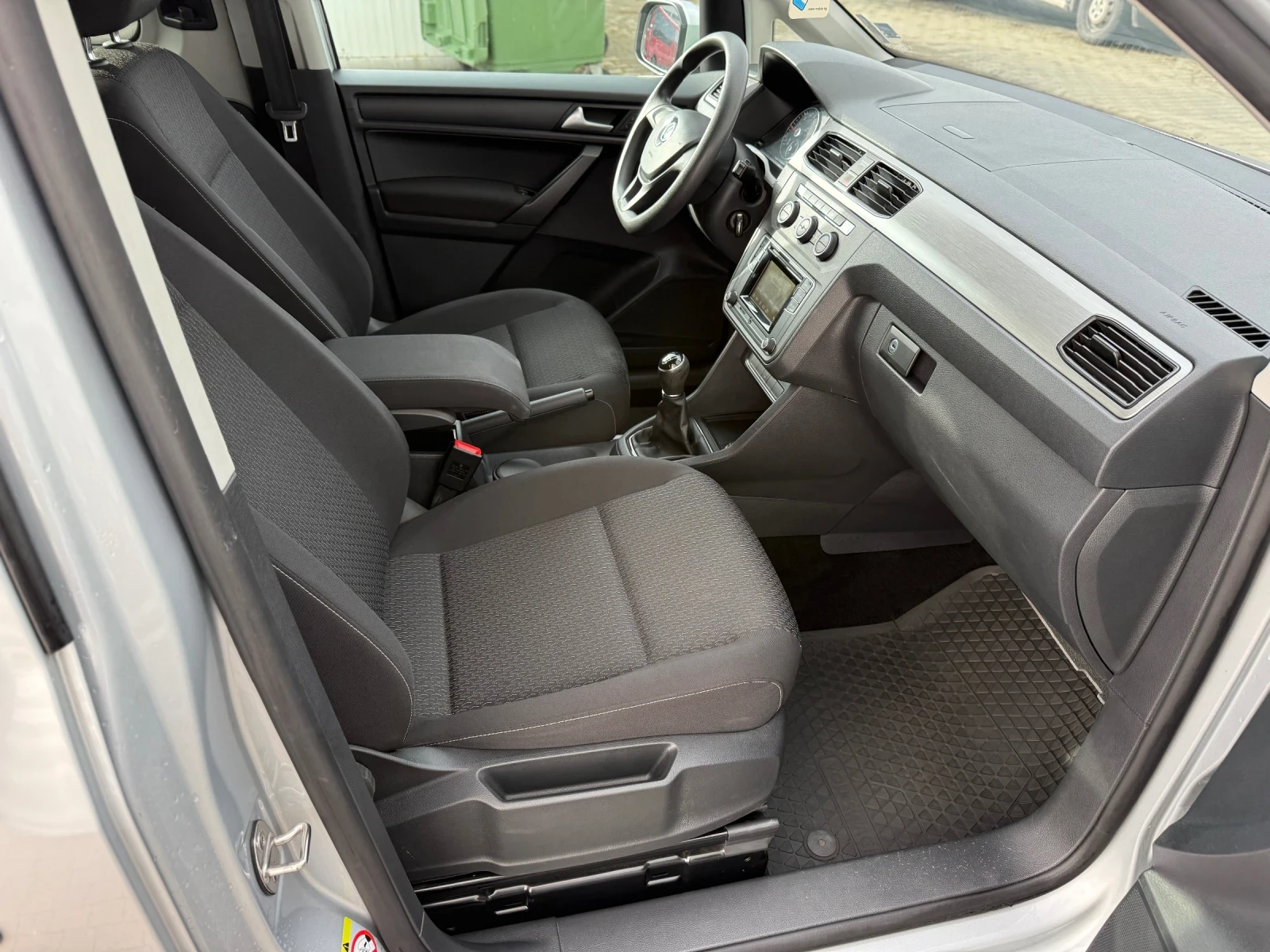 VW Caddy Maxi+ 7места+ 1собственик+ Euro6B - изображение 9