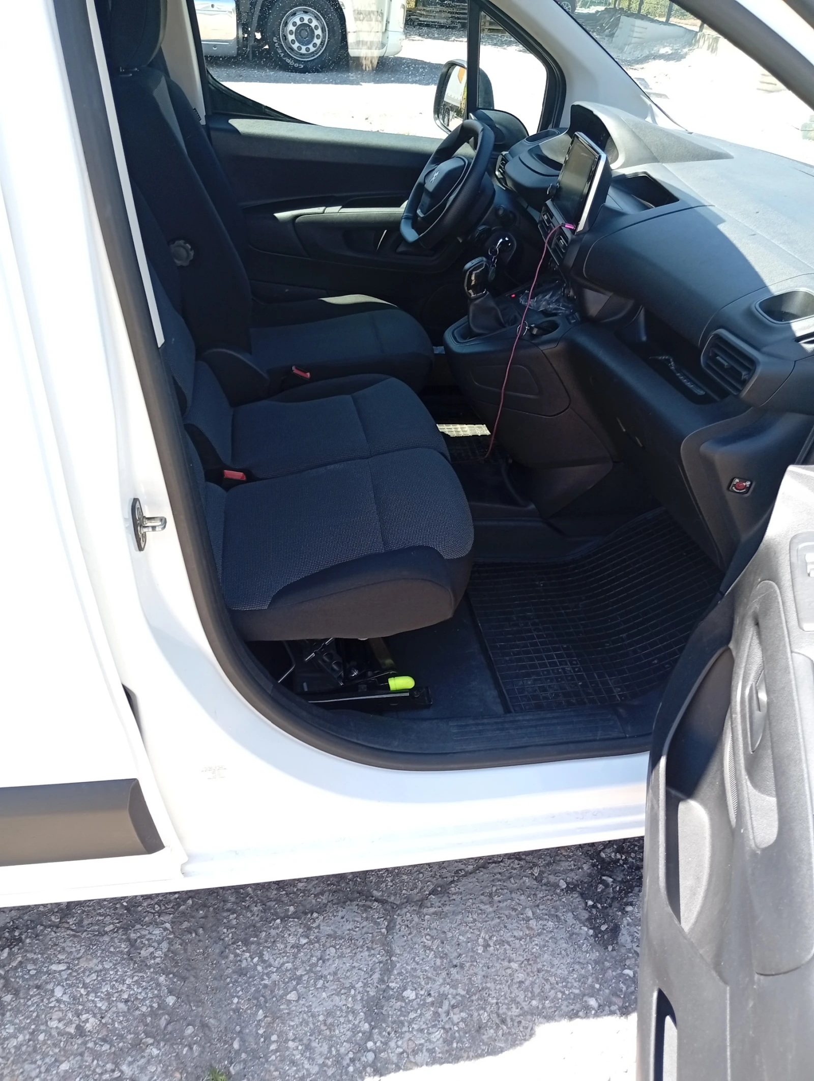 Peugeot Partner 1.6 HDI-73kw 99к.с Euro6, снимка 7 - Автомобили и джипове - 54163485