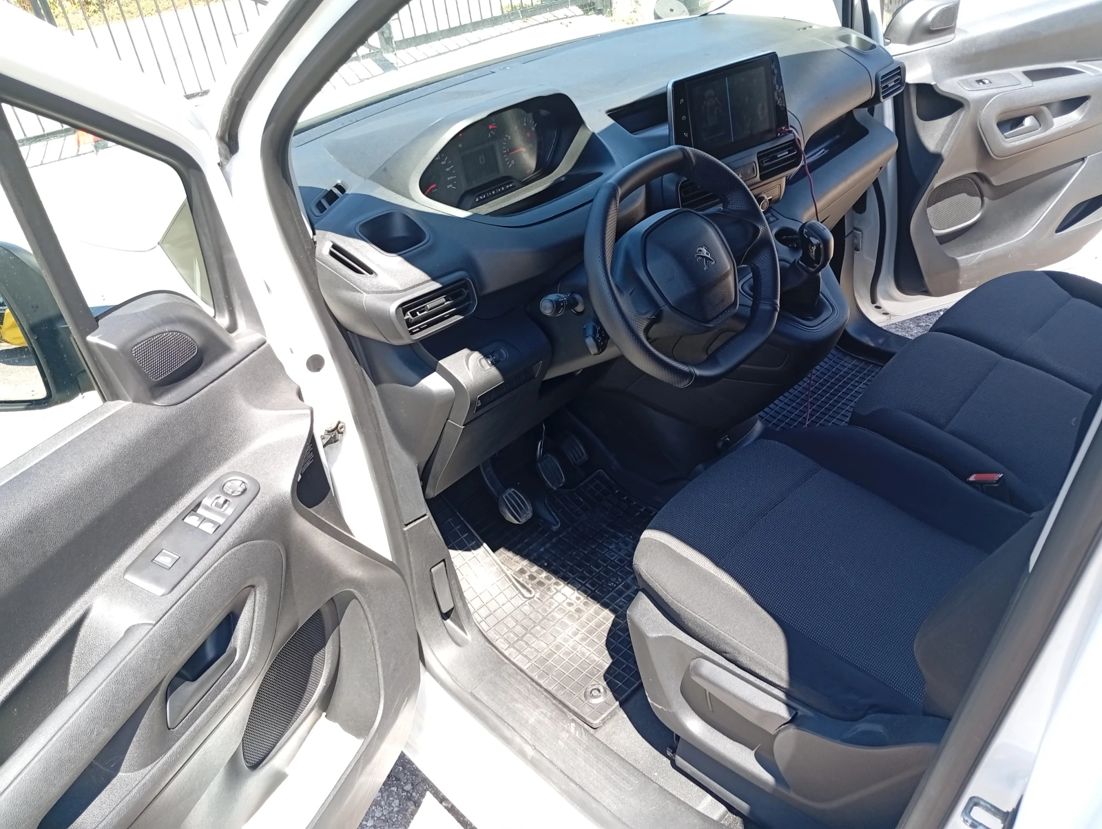 Peugeot Partner 1.6 HDI-73kw 99к.с Euro6, снимка 9 - Автомобили и джипове - 54163485