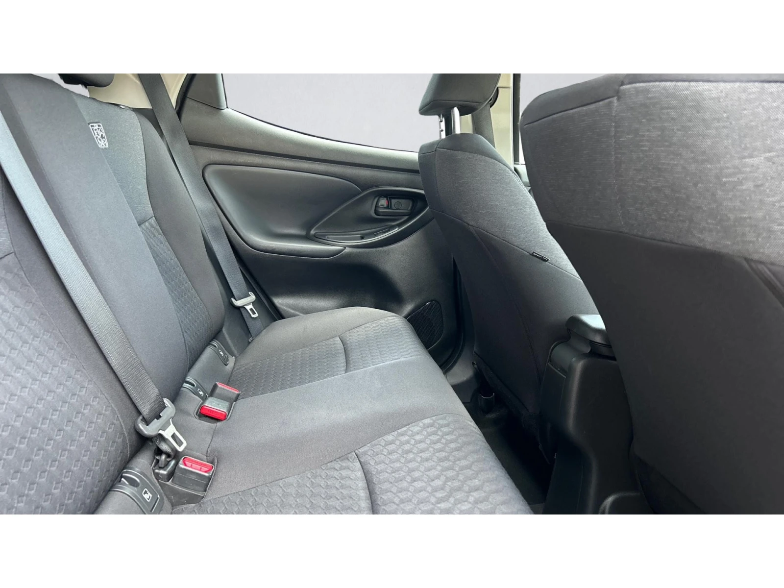 Toyota Yaris Месечна вноска от 220  , снимка 8 - Автомобили и джипове - 54386005