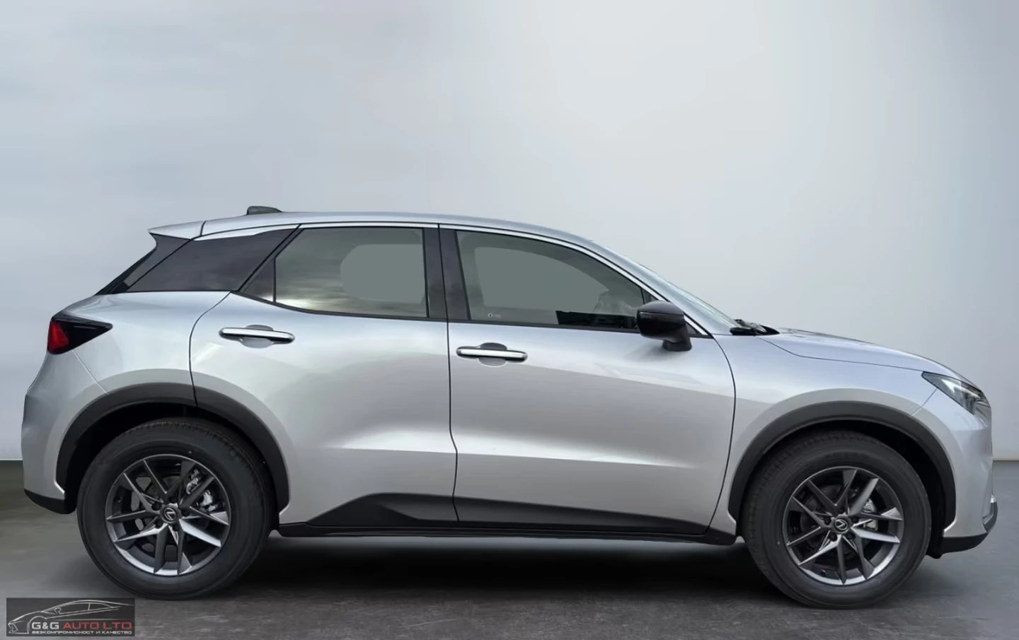 Lexus LBX НОВ!/HEV/136HP/BASIS/FWD/CAM/LED/NAVI/CPLAY/285q, снимка 4 - Автомобили и джипове - 54508492