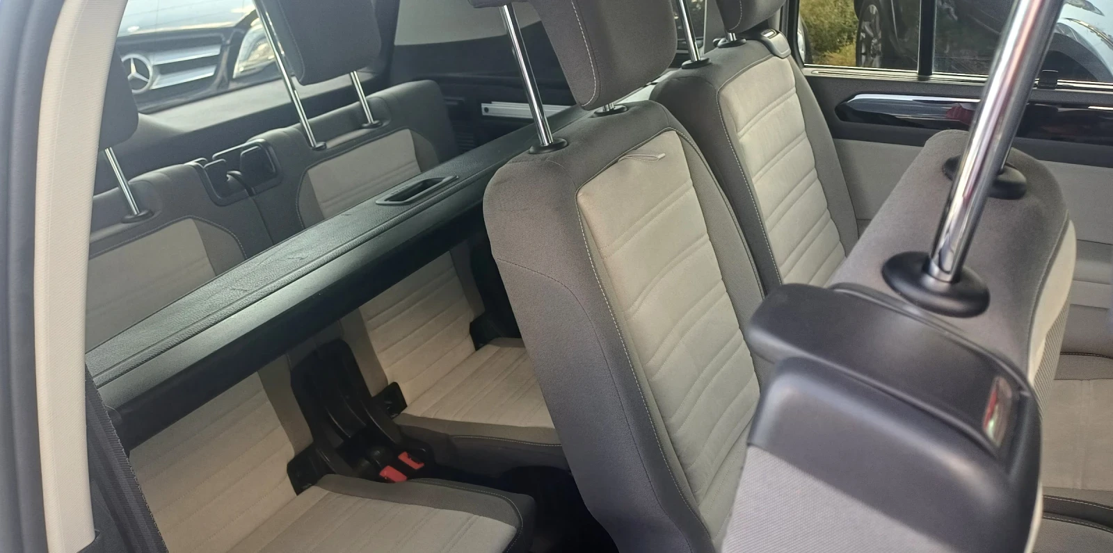 VW Touran 2.0 TDI 150к.с. 6+ 1места, снимка 11 - Автомобили и джипове - 54827130