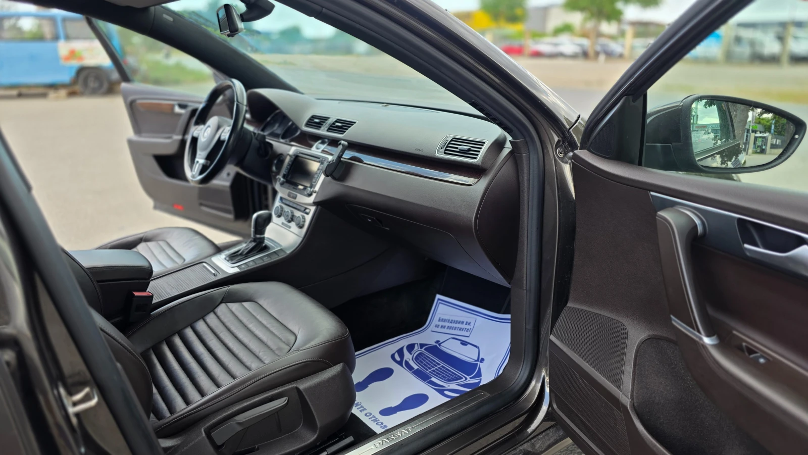 VW Passat УНИКАЛНА/R-LINE, снимка 12 - Автомобили и джипове - 55658398