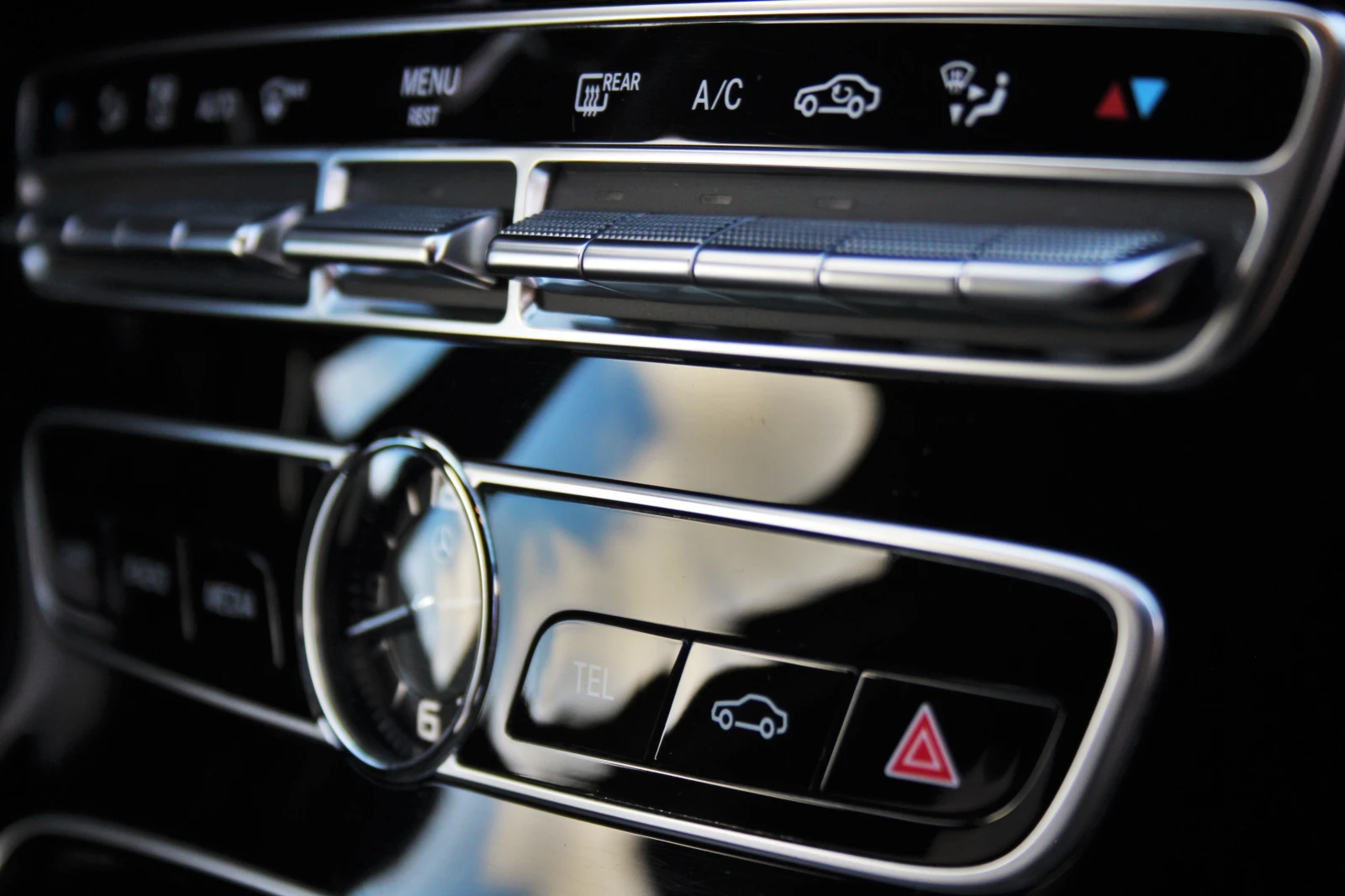 Mercedes-Benz E 220 AMG Line, снимка 5 - Автомобили и джипове - 56529074