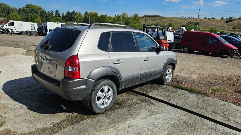 Hyundai Tucson 2.0crdi/на части , снимка 3 - Автомобили и джипове - 47342980