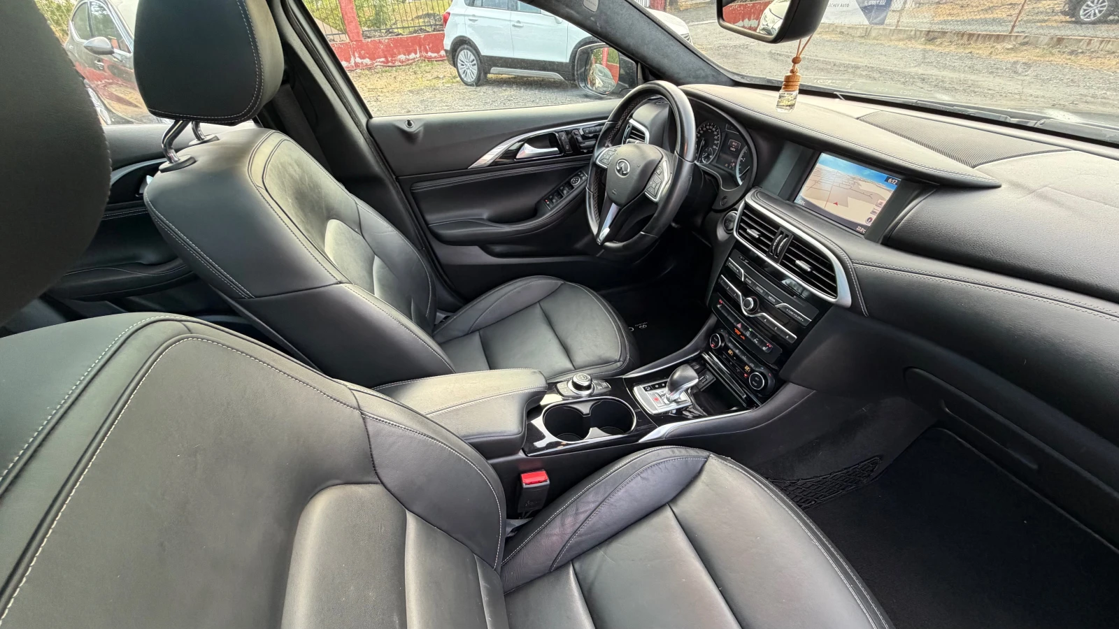 Infiniti QX30 2.2cdi 170 EURO 6 4WD Automatic F1 EURO 6 ЛИЗИНГ, снимка 11 - Автомобили и джипове - 54988499