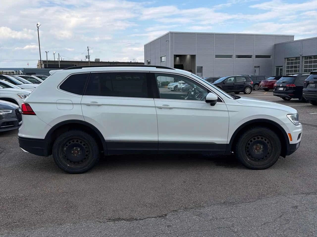 VW Tiguan * Comfortline 4MOTION * CARFAX * АВТОКРЕДИТ , снимка 4 - Автомобили и джипове - 55446130