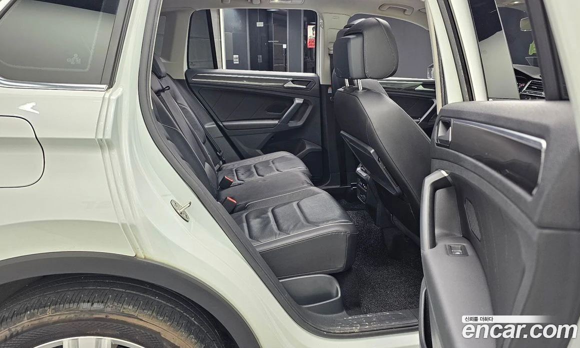 VW Tiguan 2.0 TDI 4Motion Prestige, снимка 12 - Автомобили и джипове - 56122228