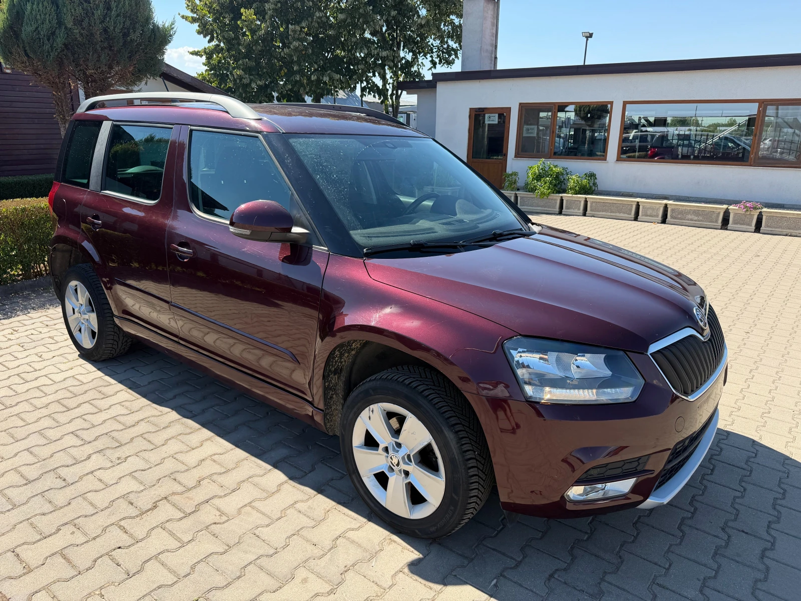 Skoda Yeti 1.6TDI AVTOMAT/NAVI EURO 5, снимка 4 - Автомобили и джипове - 56130786