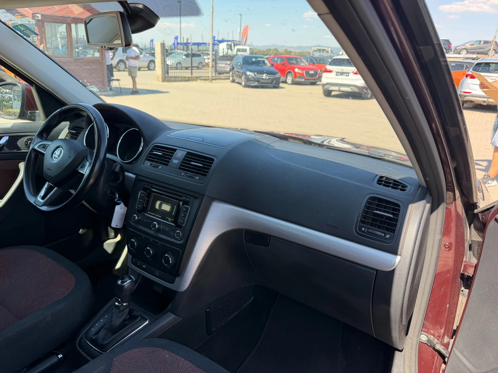 Skoda Yeti 1.6TDI AVTOMAT/NAVI EURO 5, снимка 10 - Автомобили и джипове - 56130786