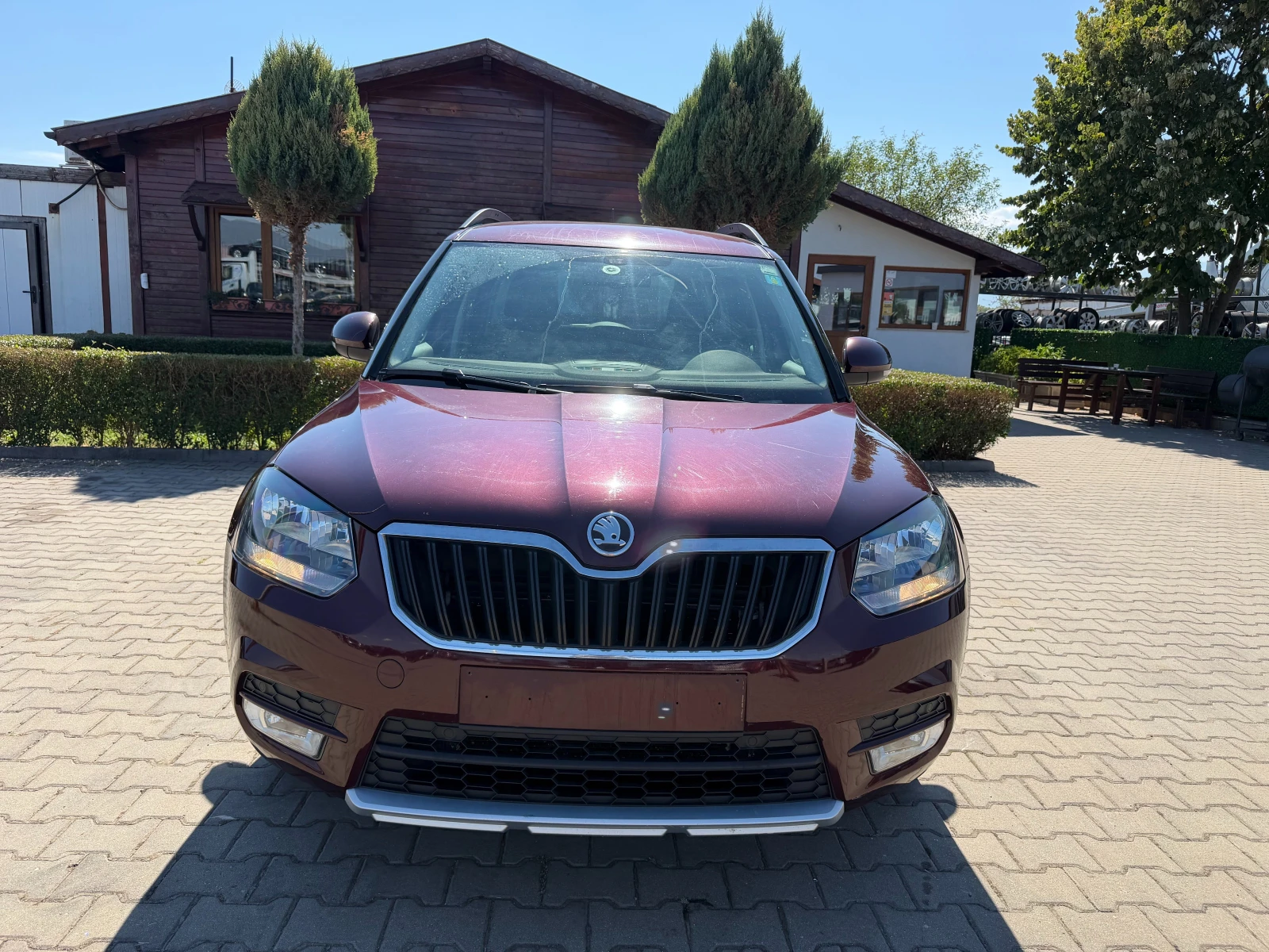 Skoda Yeti 1.6TDI AVTOMAT/NAVI EURO 5, снимка 3 - Автомобили и джипове - 56130786