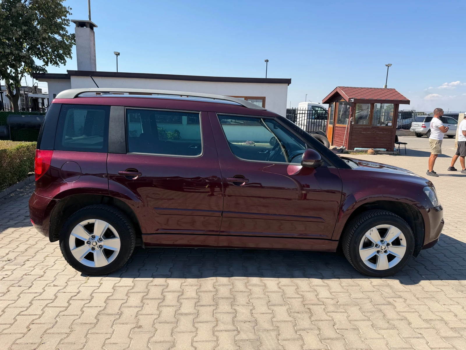 Skoda Yeti 1.6TDI AVTOMAT/NAVI EURO 5, снимка 5 - Автомобили и джипове - 56130786