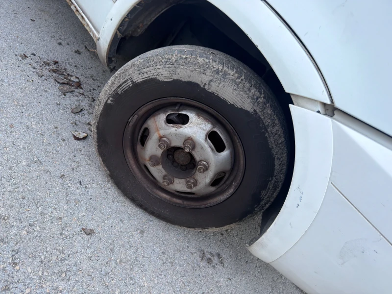 Iveco 35s12 Перфектен, снимка 9 - Бусове и автобуси - 52437836