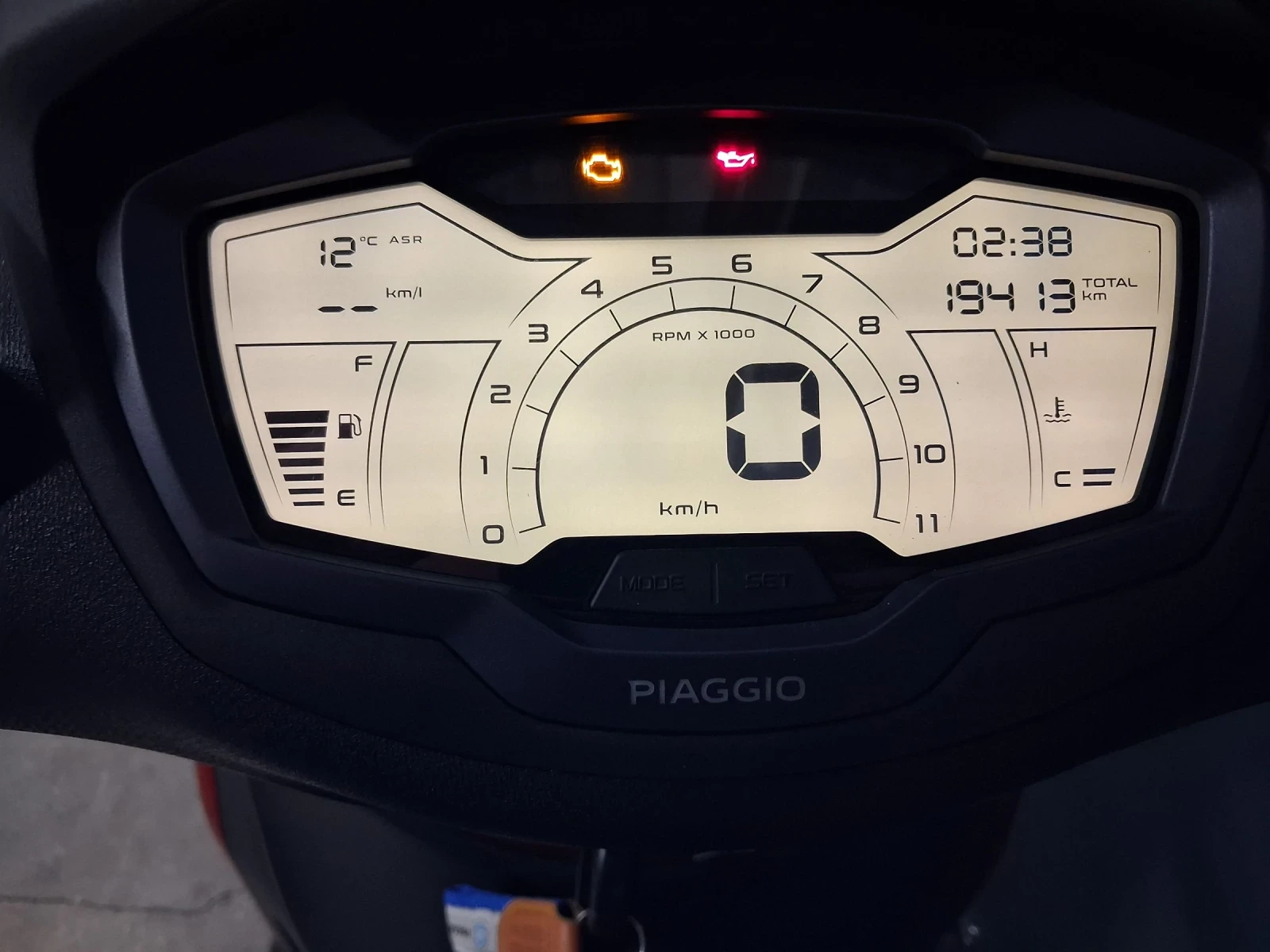 Piaggio Beverly 400hpe ASR / ABS / FULL LED / Keyless, снимка 15 - Мотоциклети и мототехника - 54296759