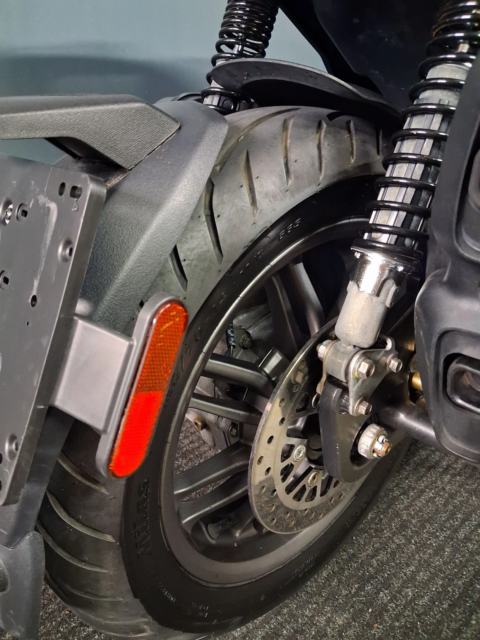 Piaggio Beverly 400hpe ASR / ABS / FULL LED / Keyless, снимка 13 - Мотоциклети и мототехника - 54296759