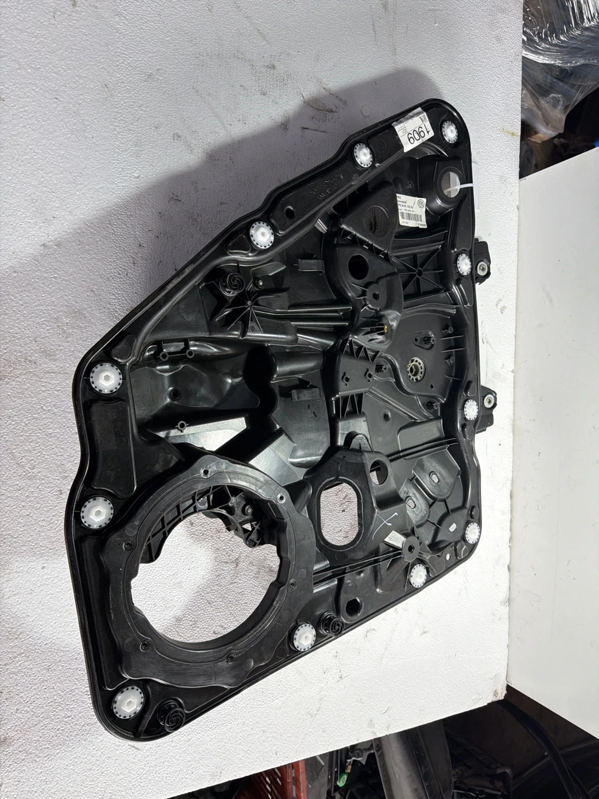 стъклоповдигач заден ляв 7P6839755A  7P6839461  VW Touareg