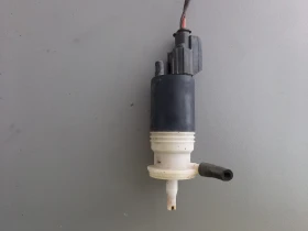 Помпа чистачки Крайслер Вояджер 2.5црд (2)