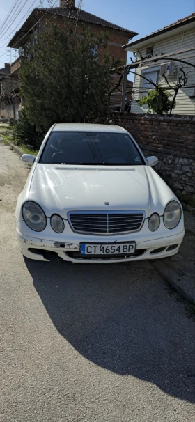 Mercedes-Benz E 200, снимка 2