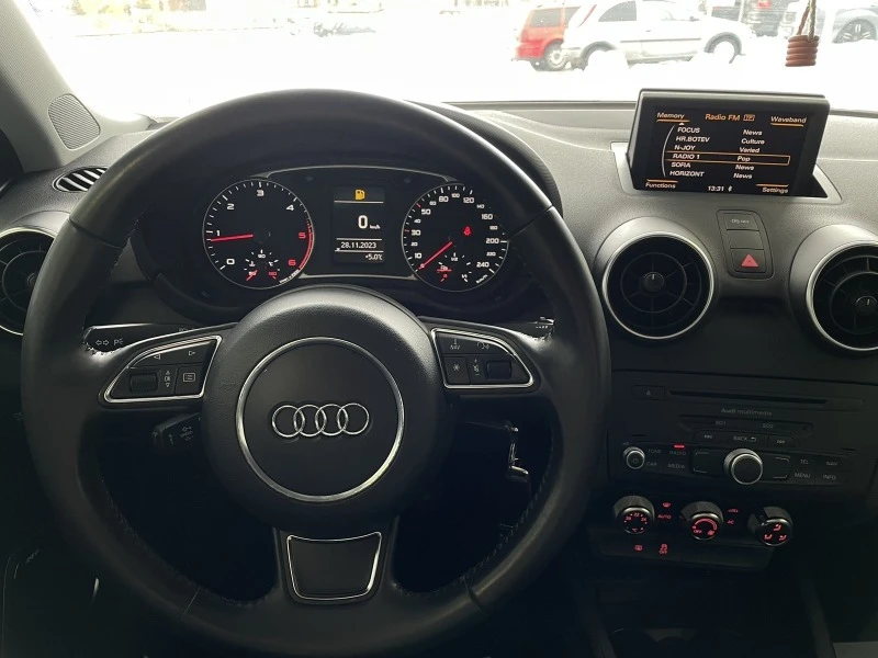 Audi A1 1.6tdi NAVI, снимка 8 - Автомобили и джипове - 43183249