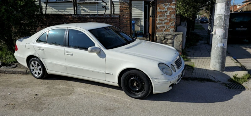 Mercedes-Benz E 200, снимка 3 - Автомобили и джипове - 52960398