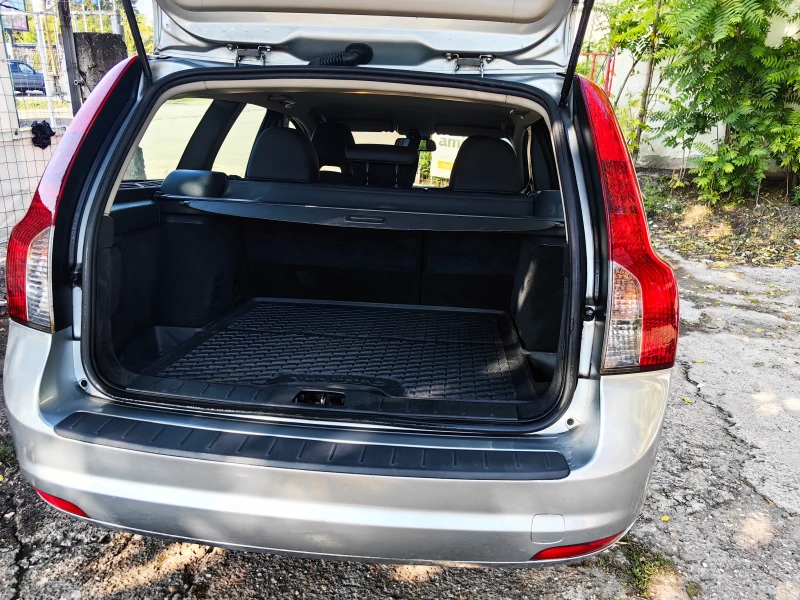 Volvo V50 1.8!!ШВЕЙЦАРИЯ!!УНИКАТ!!ТОП СЪСТОЯНИЕ, снимка 17 - Автомобили и джипове - 52025799