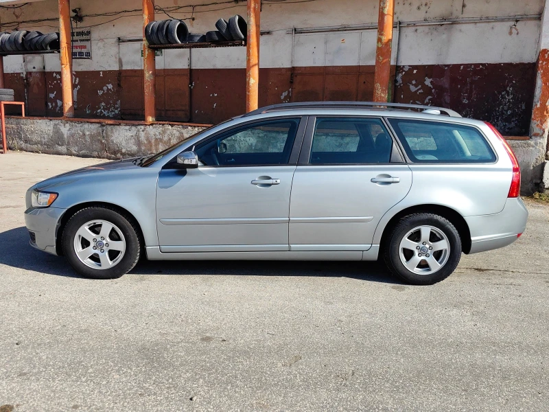 Volvo V50 1.8!!ШВЕЙЦАРИЯ!!УНИКАТ!!ТОП СЪСТОЯНИЕ, снимка 2 - Автомобили и джипове - 52025799