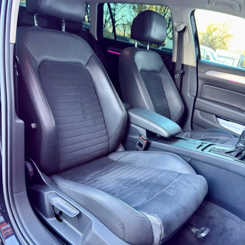 VW Passat B8 2.0TDi* Matrix* DSG* Distronic* CarPlay* Ambien, снимка 14 - Автомобили и джипове - 52736647