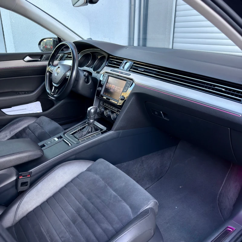 VW Passat B8 2.0TDi* Matrix* DSG* Distronic* CarPlay* Ambien, снимка 10 - Автомобили и джипове - 52736647