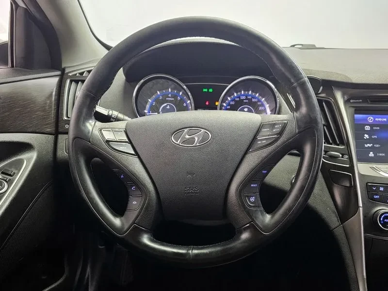 Hyundai Sonata 2.0, снимка 13 - Автомобили и джипове - 53558097