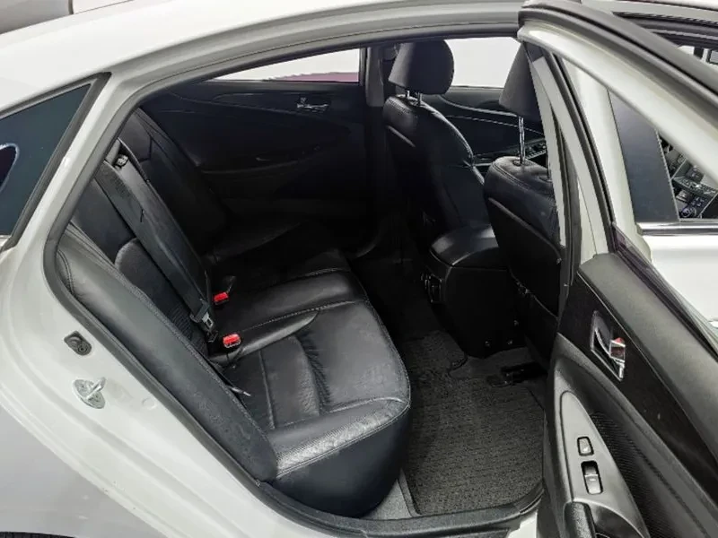 Hyundai Sonata 2.0, снимка 12 - Автомобили и джипове - 53558097