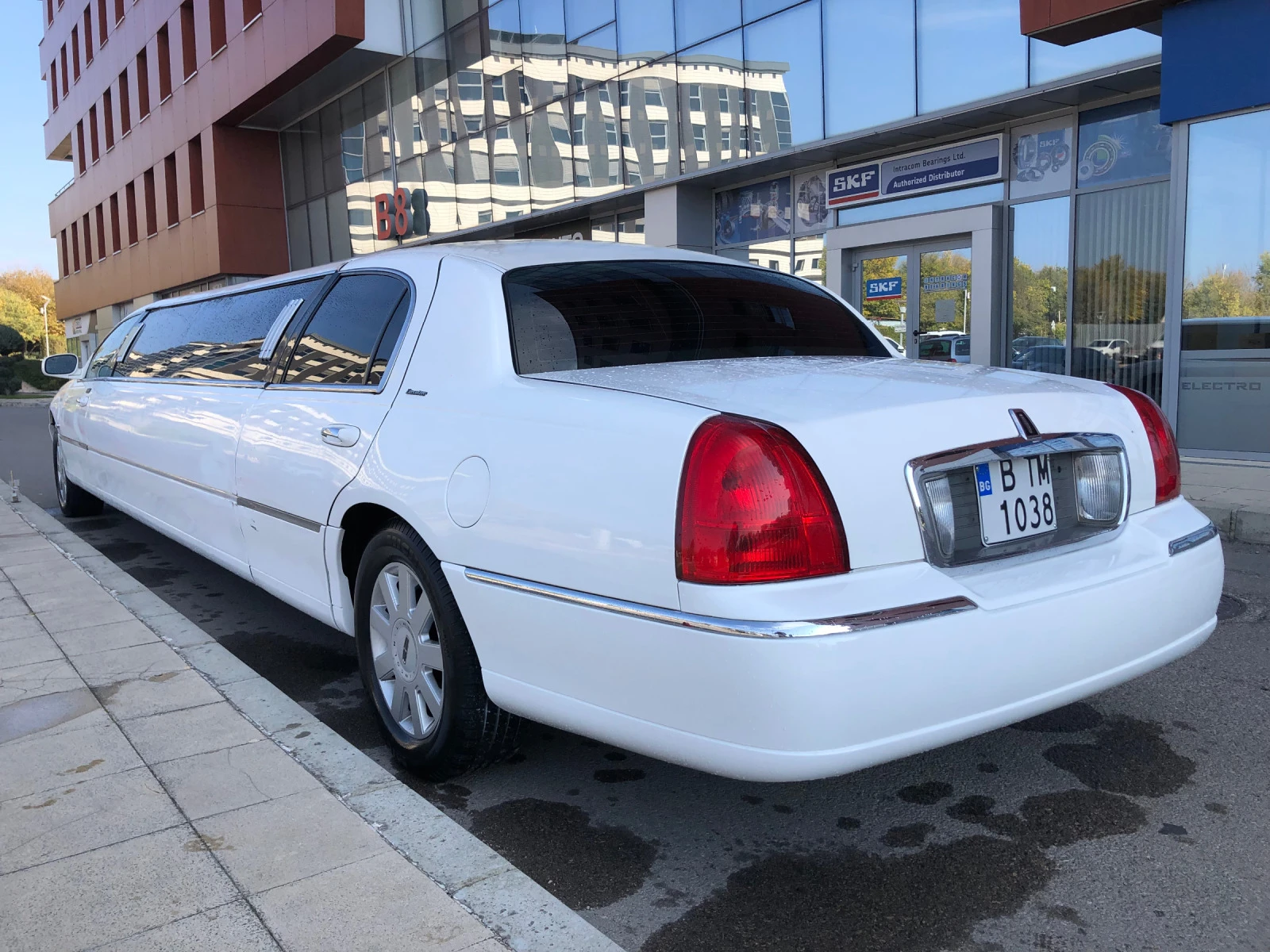 Lincoln Town car Limousine  - изображение 3