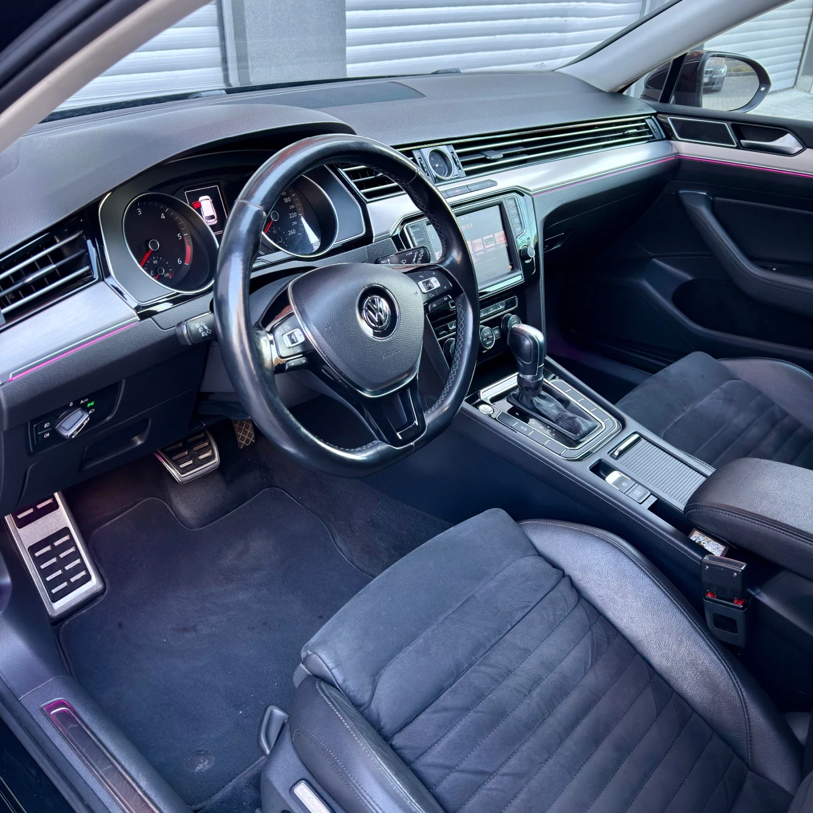 VW Passat B8 2.0TDi* HighLine* Matrix* DSG* CarPlay* Ambient - изображение 9