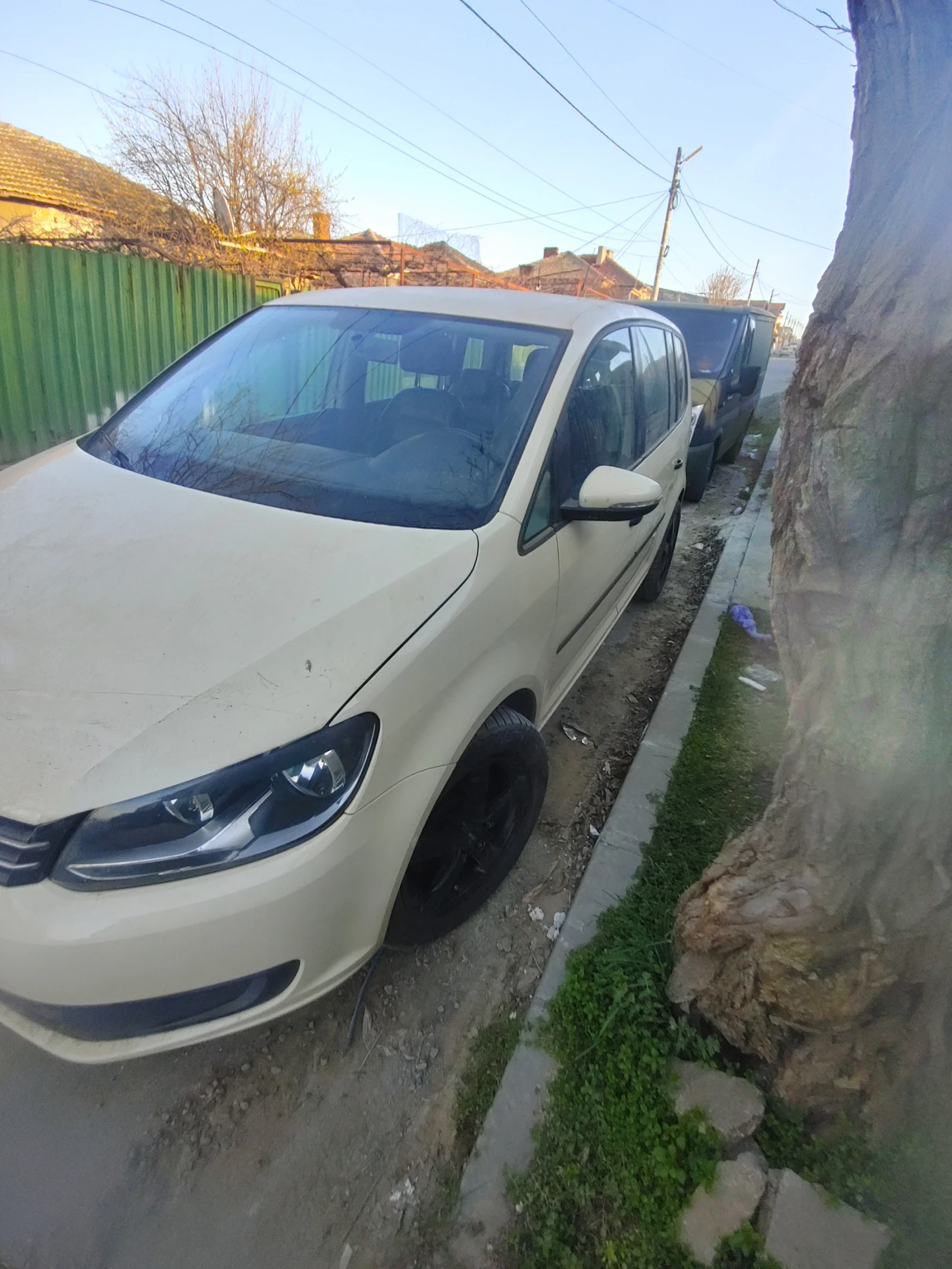 VW Touran, снимка 2 - Автомобили и джипове - 53908510