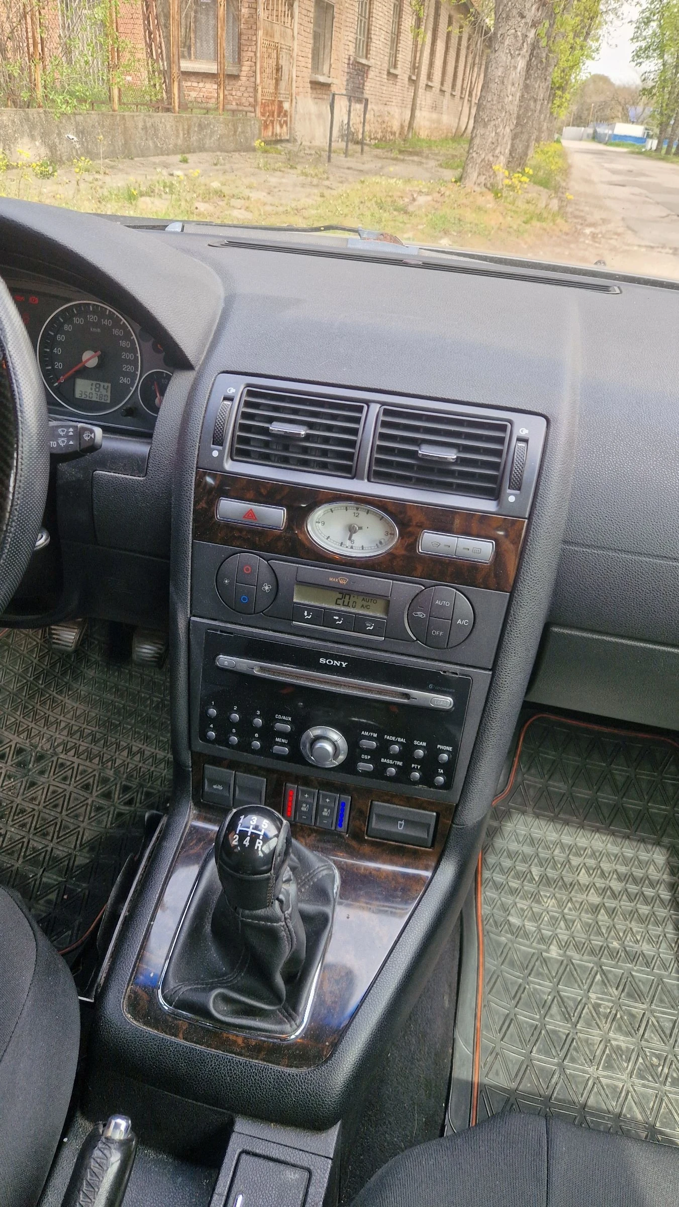 Ford Mondeo 2.0i Бензин/Газ, снимка 7 - Автомобили и джипове - 54193193