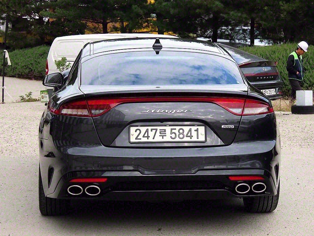 Kia Stinger Meister| Distronic| Heated Seats| Ventilated Seats, снимка 4 - Автомобили и джипове - 54644390