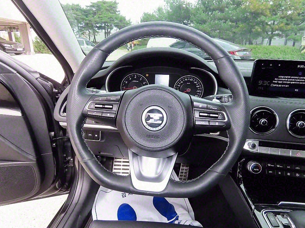 Kia Stinger Meister| Distronic| Heated Seats| Ventilated Seats, снимка 8 - Автомобили и джипове - 54644390