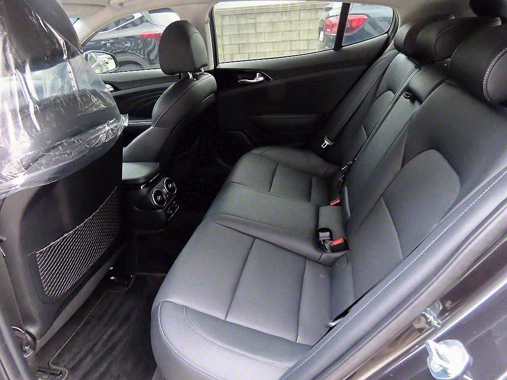 Kia Stinger Meister| Distronic| Heated Seats| Ventilated Seats, снимка 6 - Автомобили и джипове - 54644390