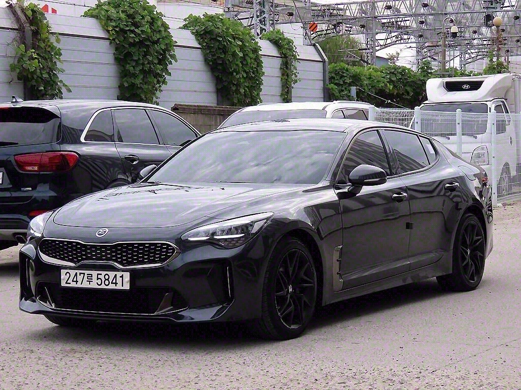 Kia Stinger Meister| Distronic| Heated Seats| Ventilated Seats, снимка 2 - Автомобили и джипове - 54644390