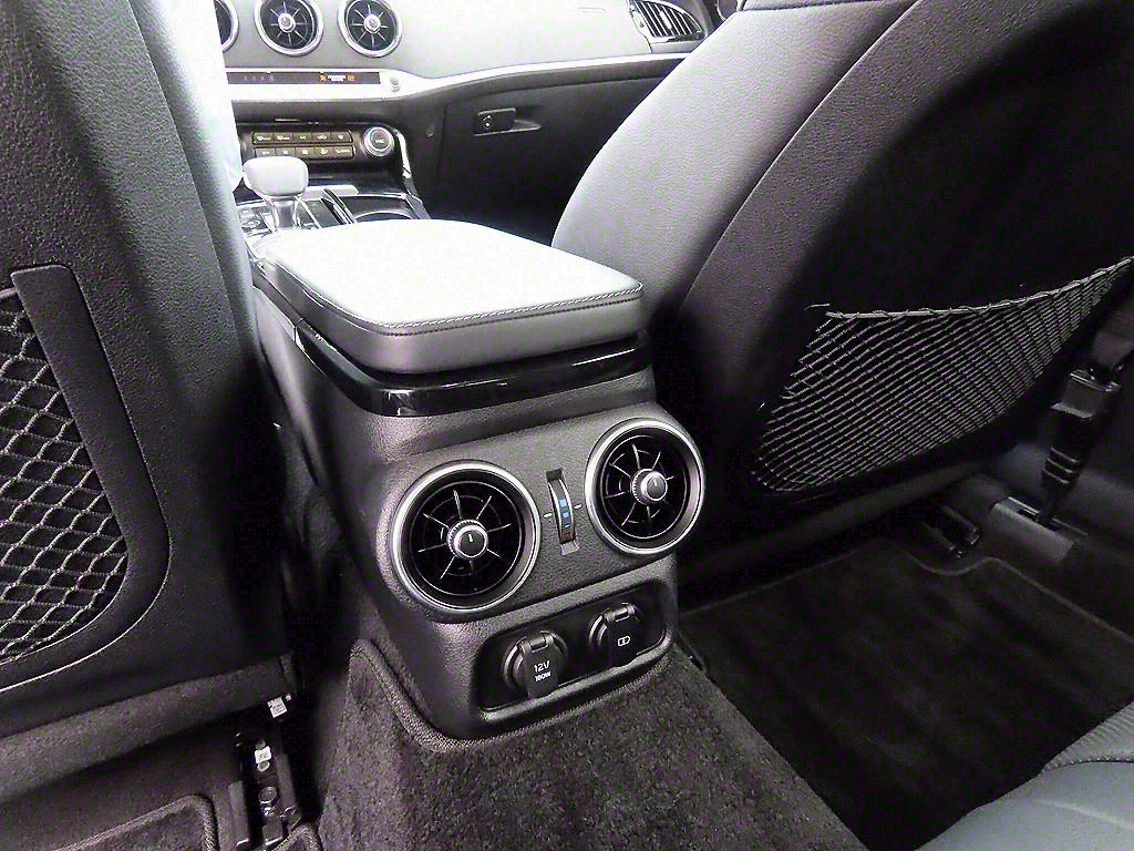 Kia Stinger Meister| Distronic| Heated Seats| Ventilated Seats, снимка 16 - Автомобили и джипове - 54644390