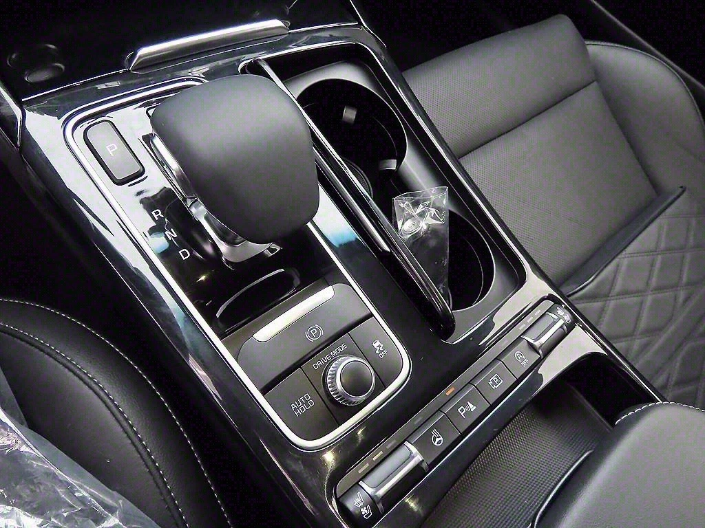 Kia Stinger Meister| Distronic| Heated Seats| Ventilated Seats, снимка 10 - Автомобили и джипове - 54644390