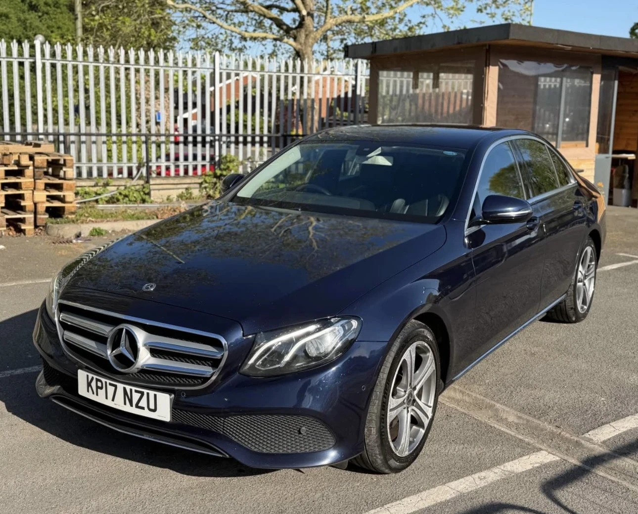Mercedes-Benz E 220 9G 2017 НЕ ДЪЛЖИ МИТО, снимка 4 - Автомобили и джипове - 54760396