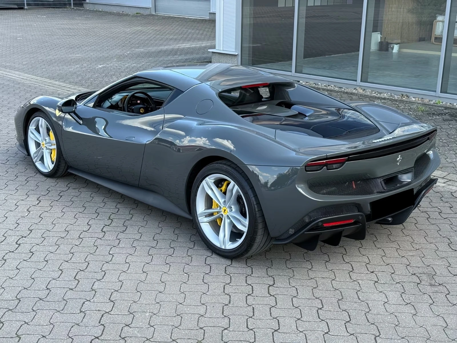 Ferrari 296GTB CERAMIC/ CARBON/ LIFT/ JBL/ CAMERA/, снимка 3 - Автомобили и джипове - 55412726