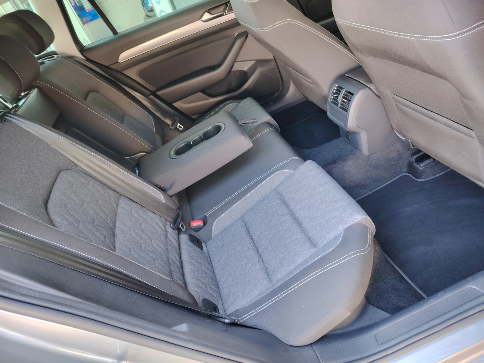 VW Passat 2023гDSG-DIGITAL-2.0TDi-150кс-FACE-ПЕРФЕКТЕН!, снимка 14 - Автомобили и джипове - 55808597
