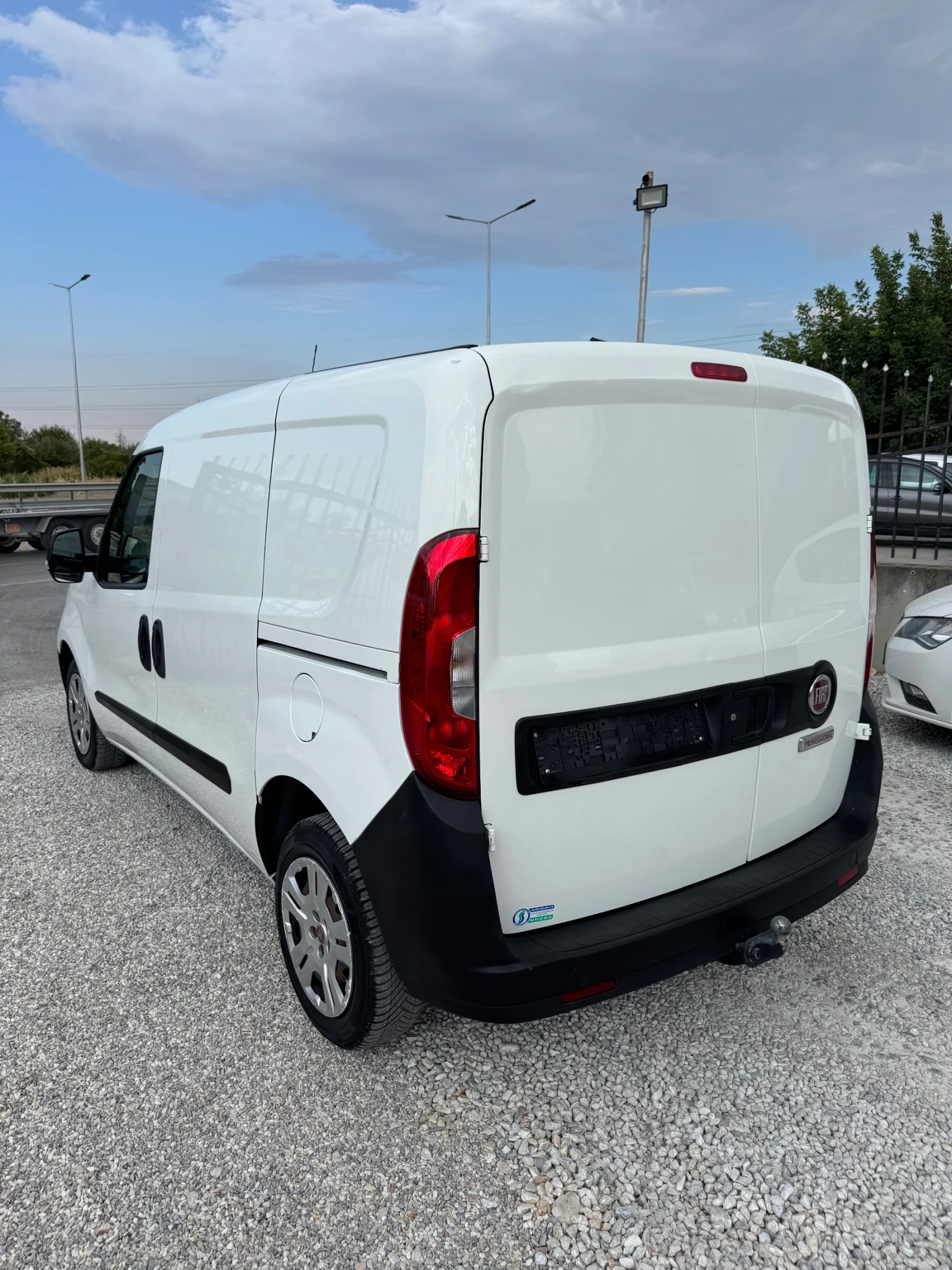 Fiat Doblo 1.3 дизел КАТО НОВО, снимка 4 - Автомобили и джипове - 55806325
