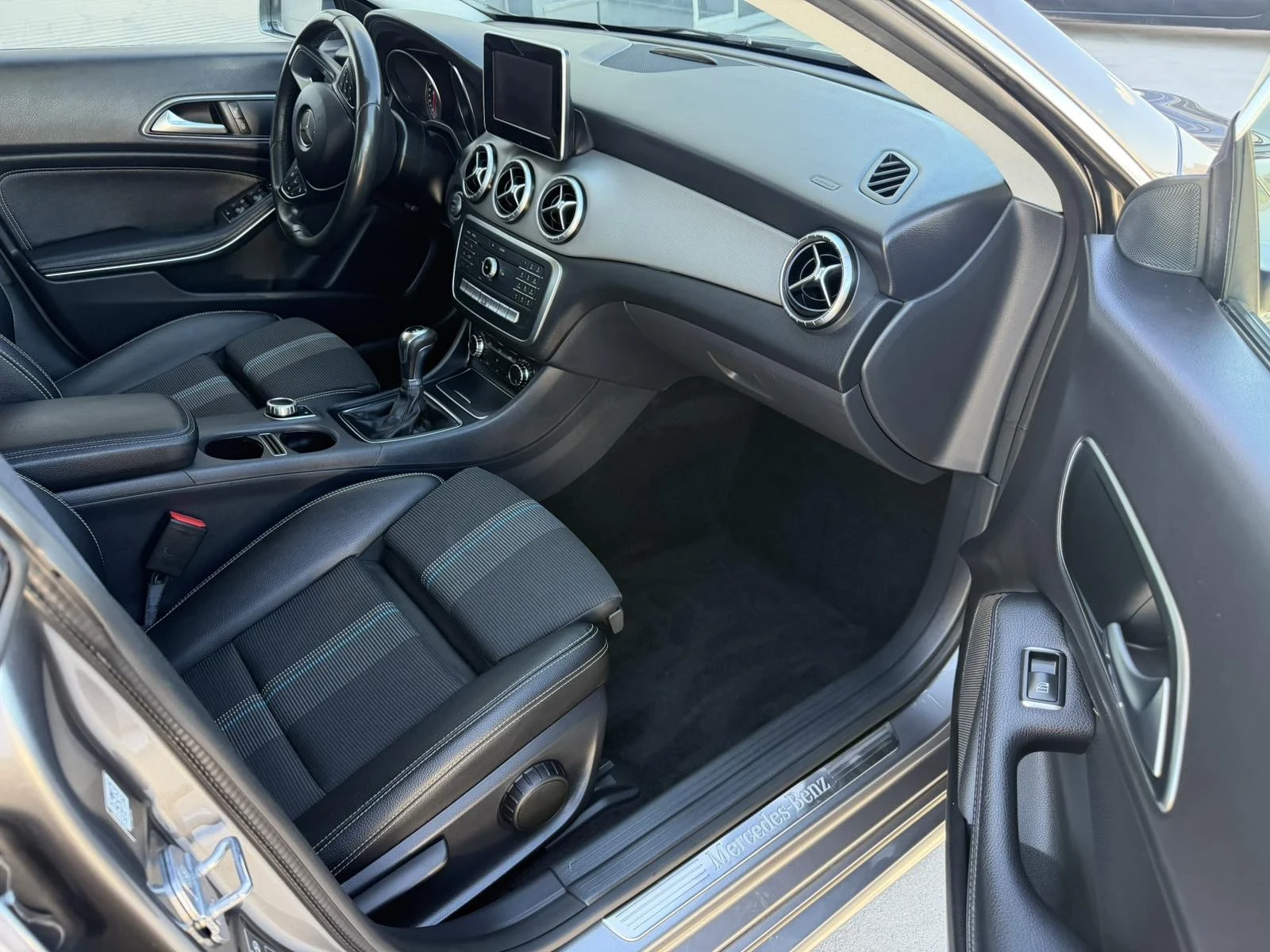 Mercedes-Benz CLA 180 115000км, снимка 14 - Автомобили и джипове - 56110237