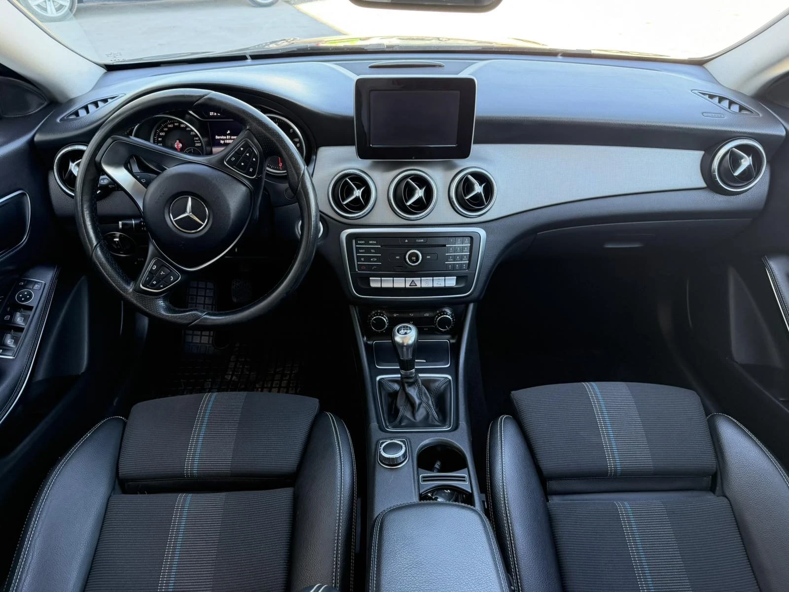 Mercedes-Benz CLA 180 115000км, снимка 11 - Автомобили и джипове - 56110237